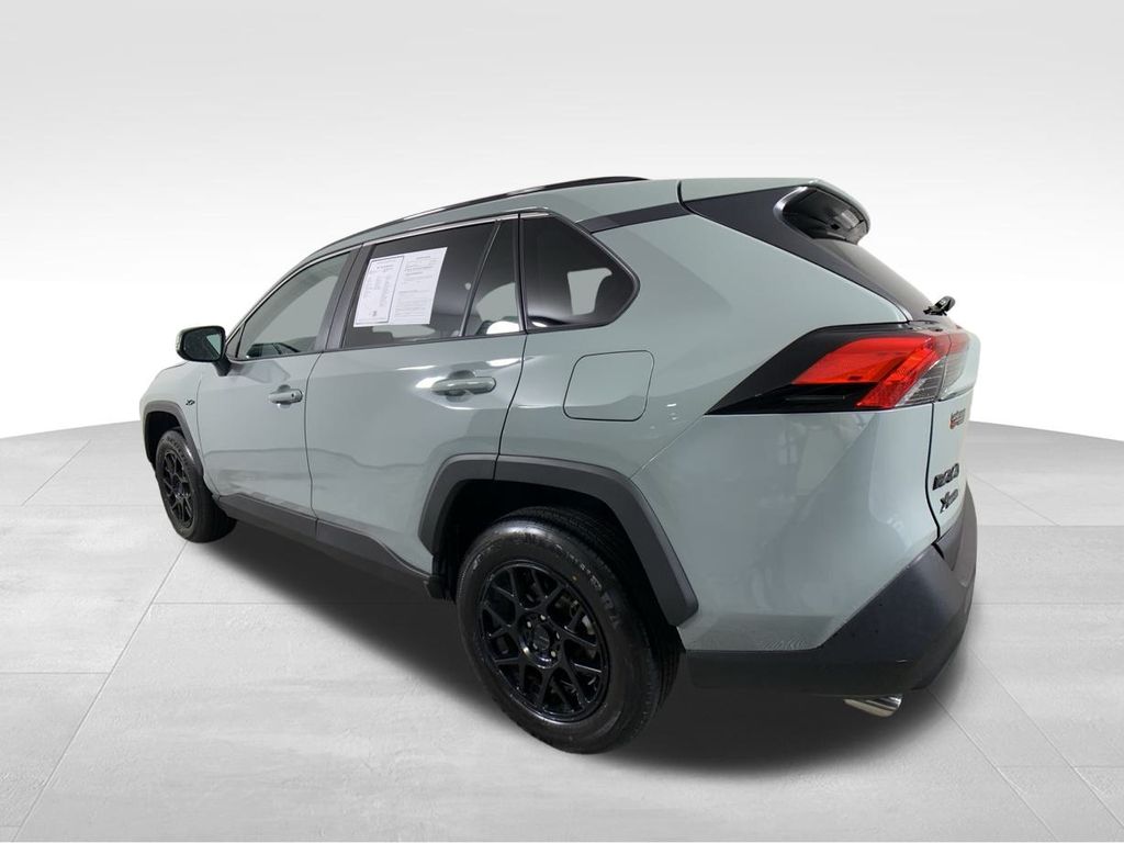 2021 Toyota RAV4 XLE 4