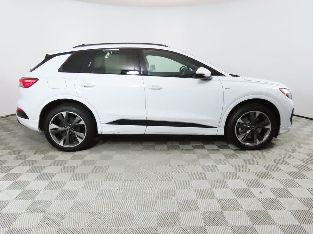 Thumbnail: 2023 Audi Q4 e-tron - 6