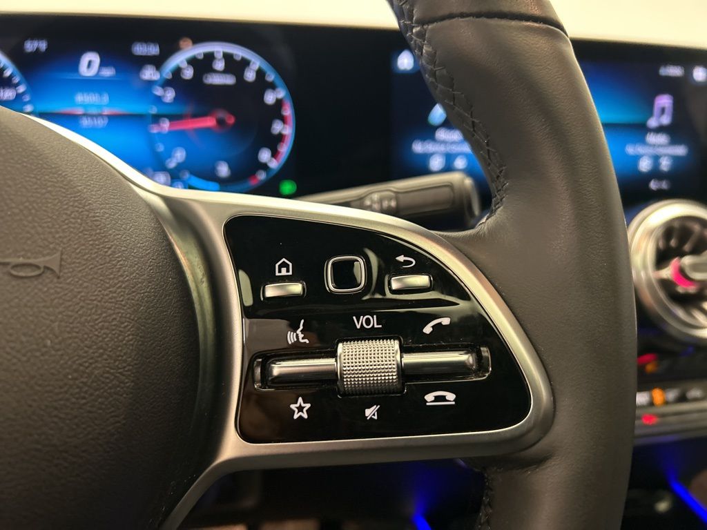 Thumbnail: 2023 Mercedes-Benz GLB - 15