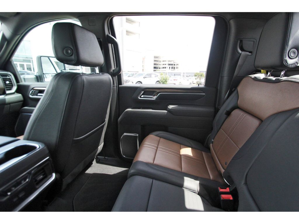2025 Chevrolet Silverado 3500HD High Country - 8