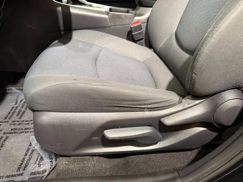 2019 Toyota RAV4 LE 14