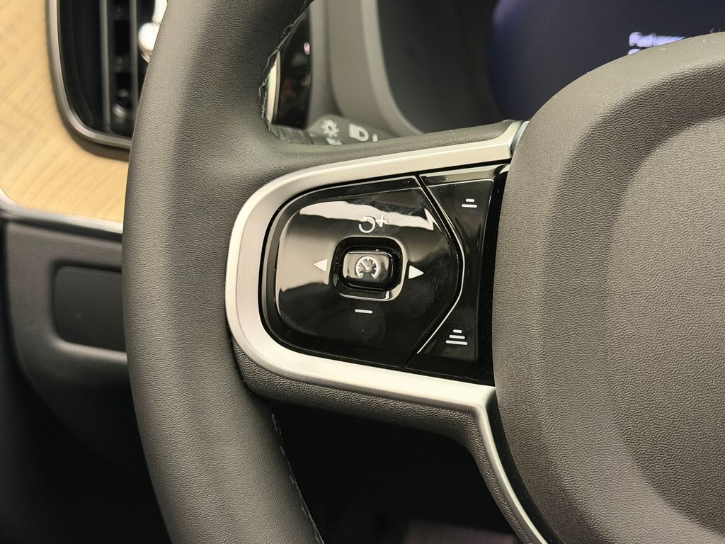 Thumbnail: 2026 Volvo XC60 - 23