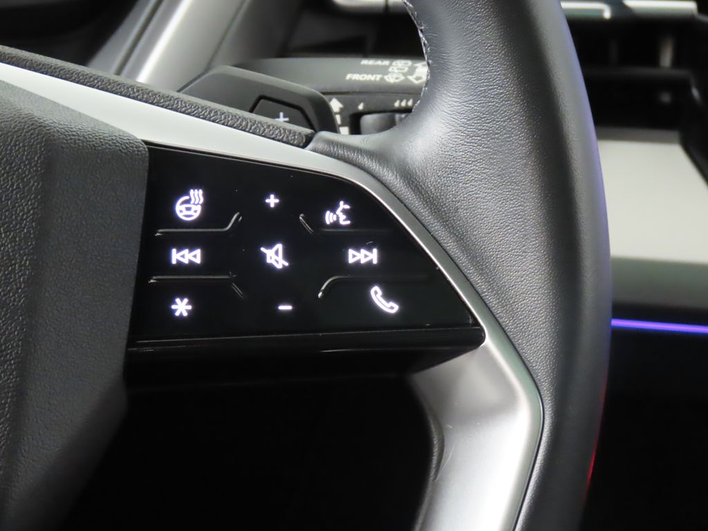 Thumbnail: 2023 Audi Q4 e-tron - 17