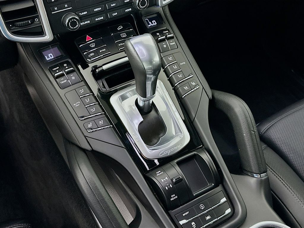 Thumbnail: 2017 Porsche Cayenne - 17