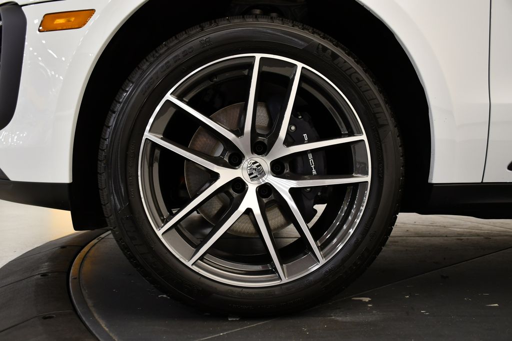 Thumbnail: 2026 Porsche Macan - 16