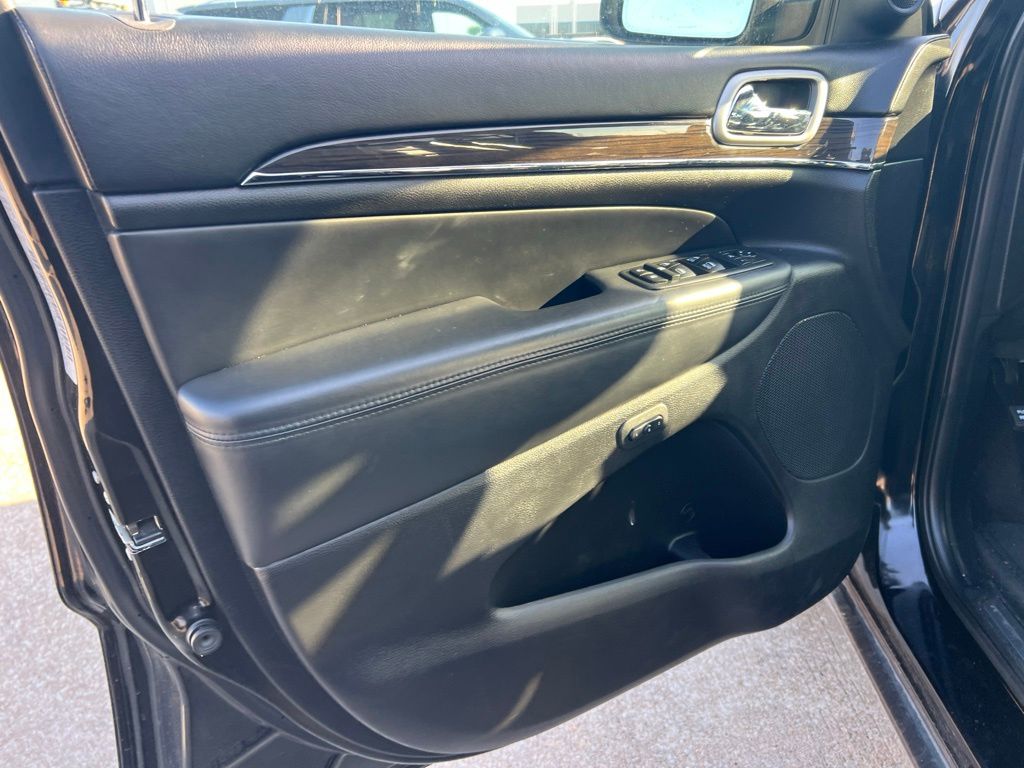 2018 Jeep Grand Cherokee Overland Black at Autostrade
