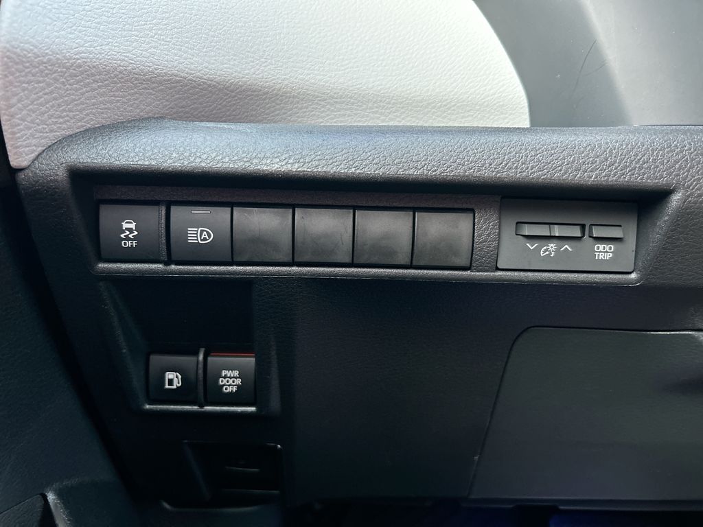 Thumbnail: 2025 Toyota Sienna - 14