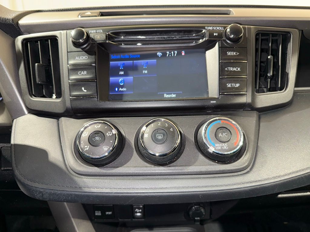 Thumbnail: 2018 Toyota RAV4 - 25