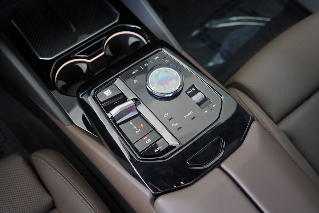 Thumbnail: 2027 BMW 5 Series - 18