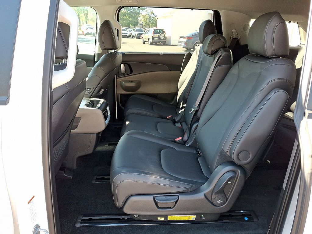 2026 Kia Carnival EX - Photo 6