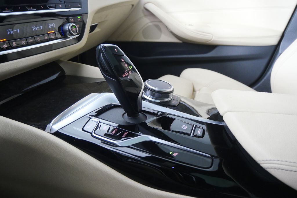 Thumbnail: 2023 BMW 5 Series - 25