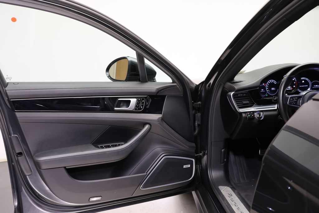 Thumbnail: 2020 Porsche Panamera - 23