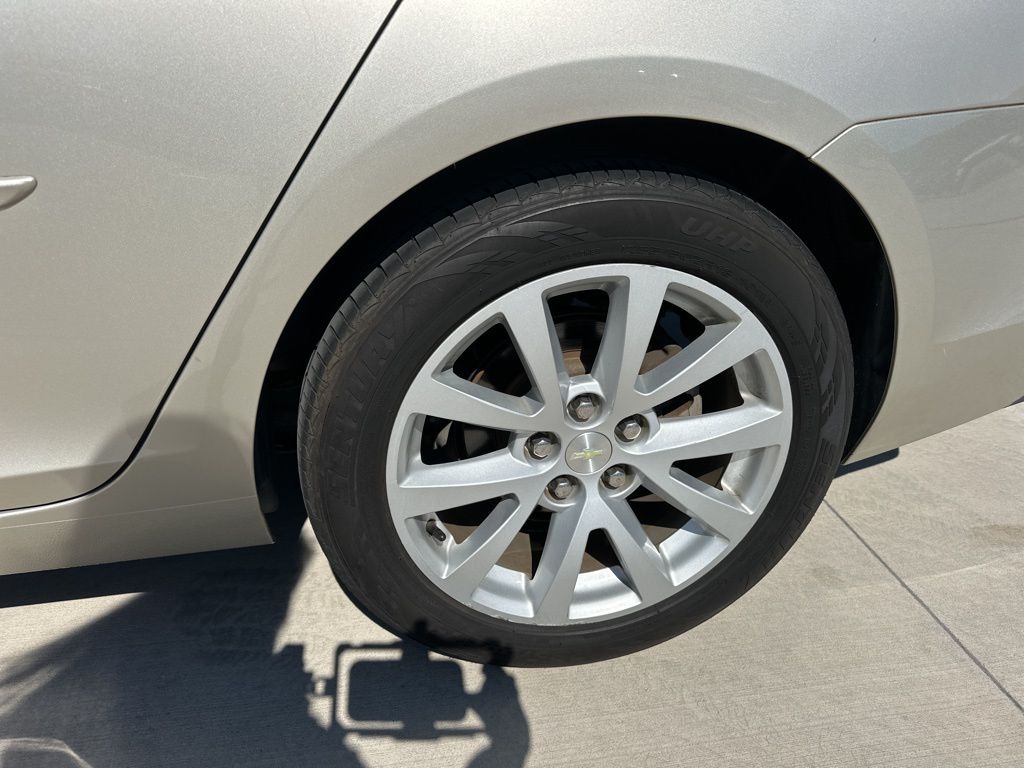 2014 Champagne Silver Metallic Chevrolet Malibu LT FWD Sedan