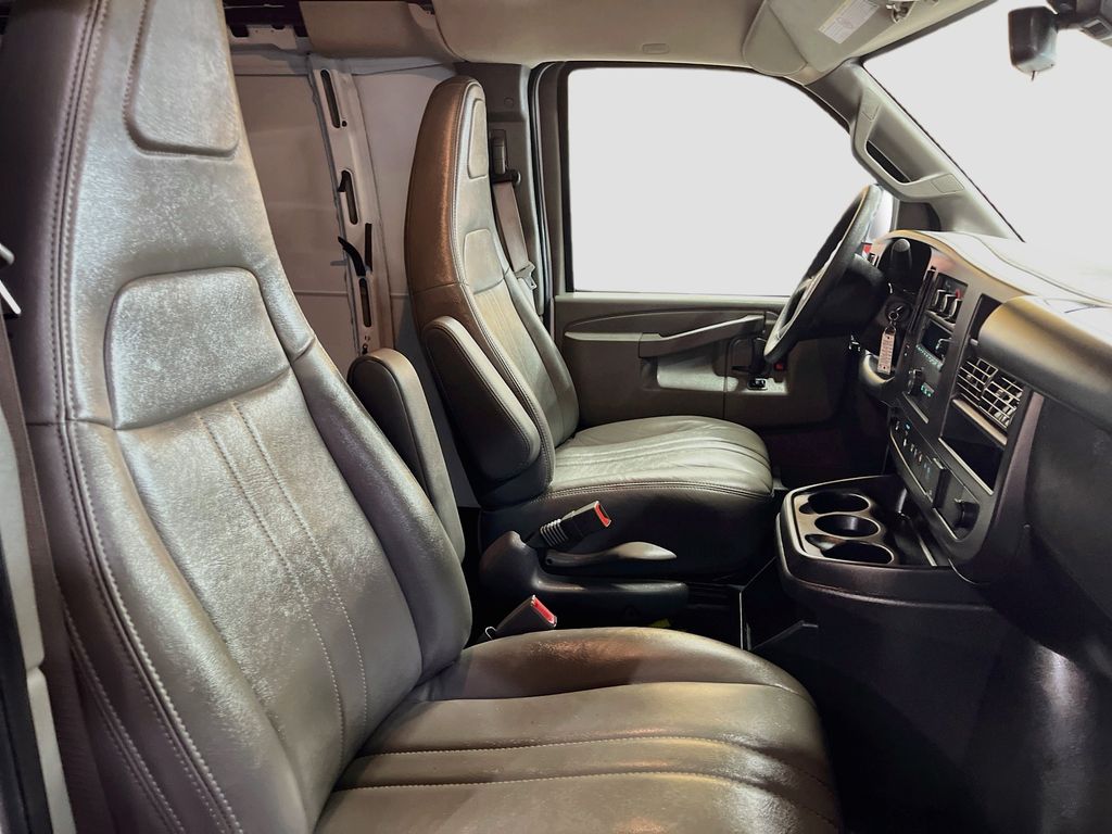 Used 2025 Summit White GMC Work Van image 25