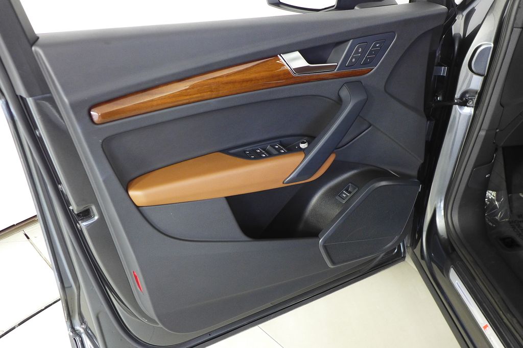 Thumbnail: 2022 Audi Q5 - 11