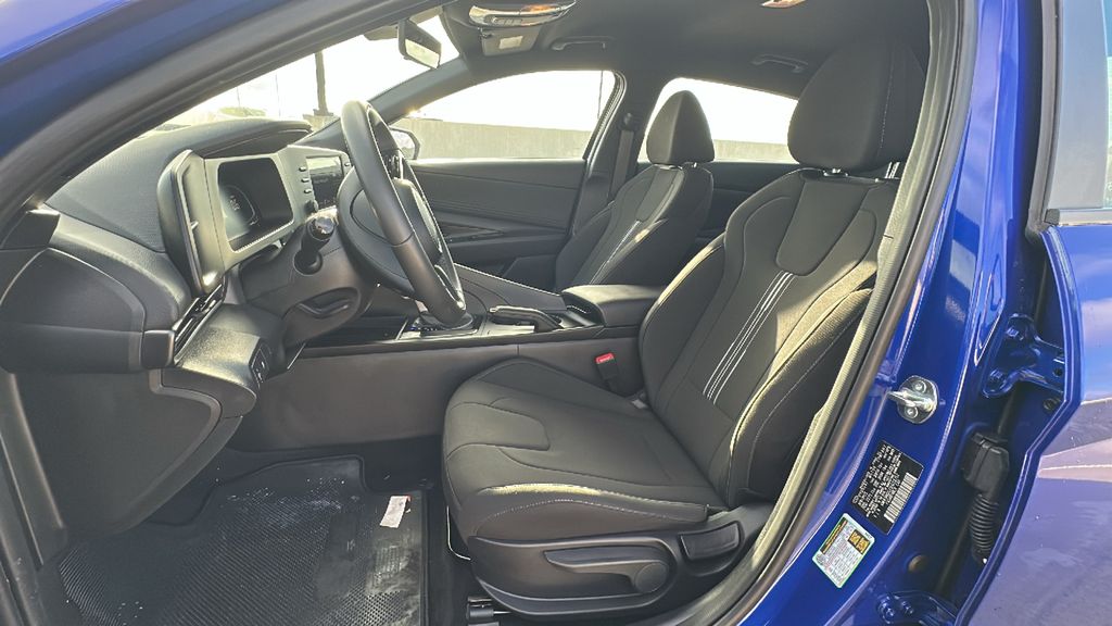 2025 Hyundai Elantra SEL Sport - 3