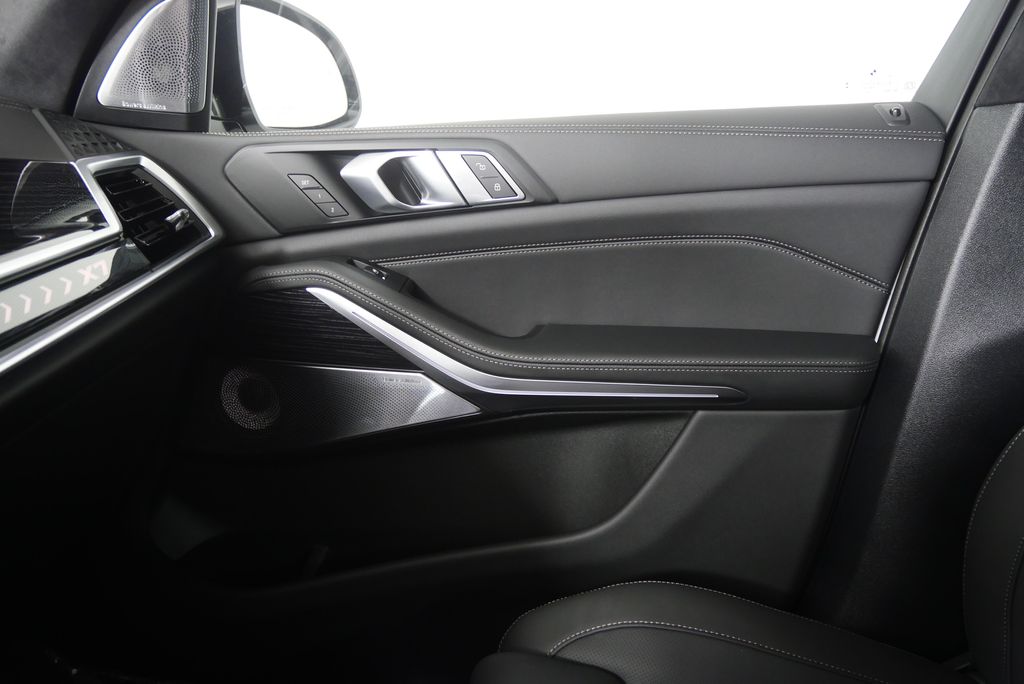 Thumbnail: 2026 BMW X7 - 27