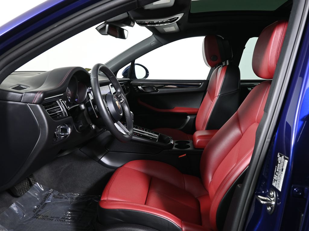 Thumbnail: 2026 Porsche Macan - 5