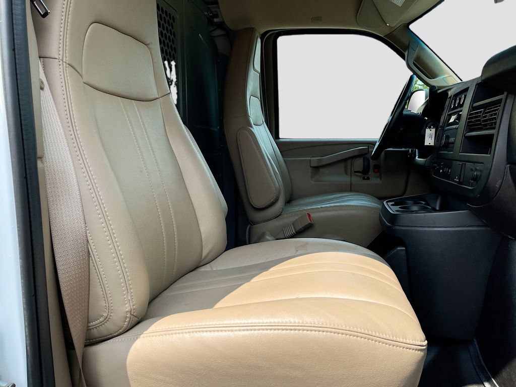 Used 2023 White GMC Work Van image 24