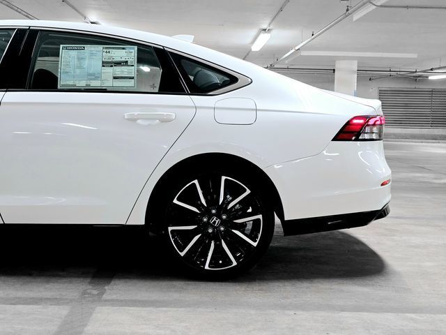 2025 Honda Accord Hybrid Touring 31