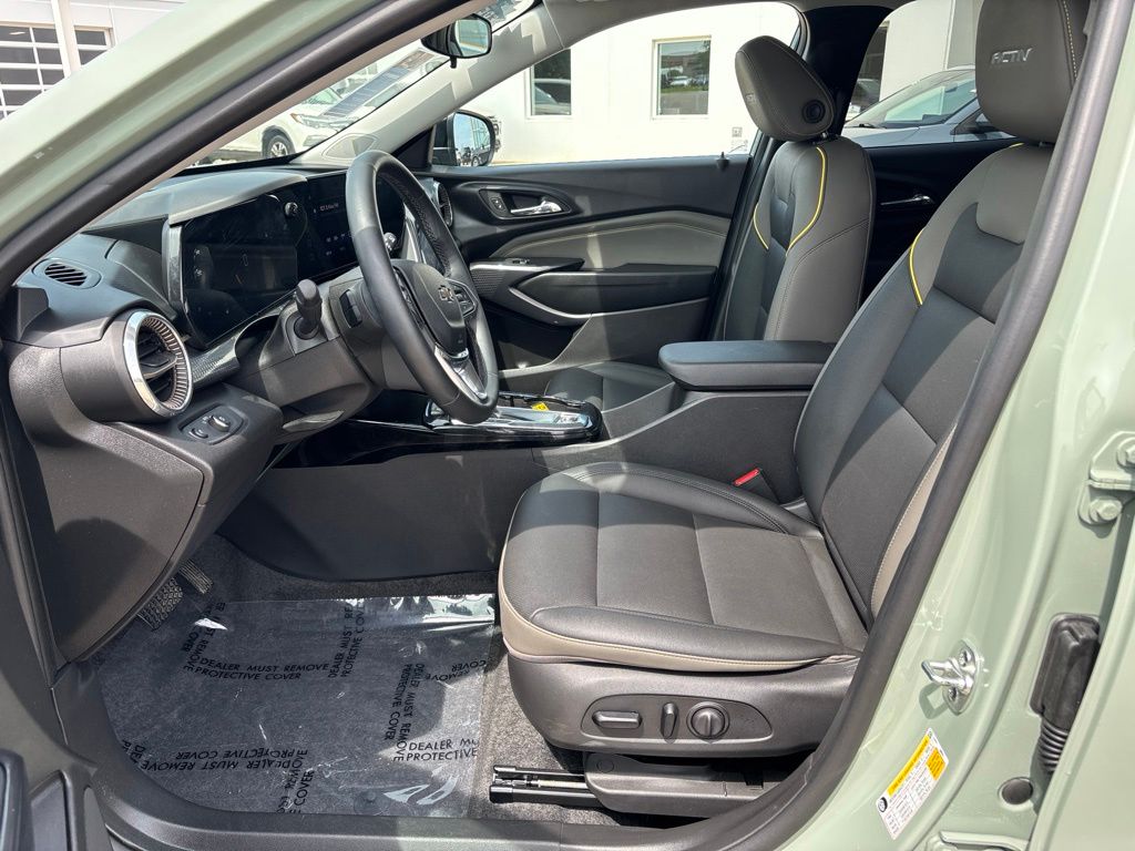 Used 2025 Chevrolet Trax SUV