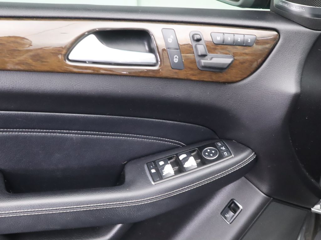 Thumbnail: 2014 Mercedes-Benz M-Class - 24