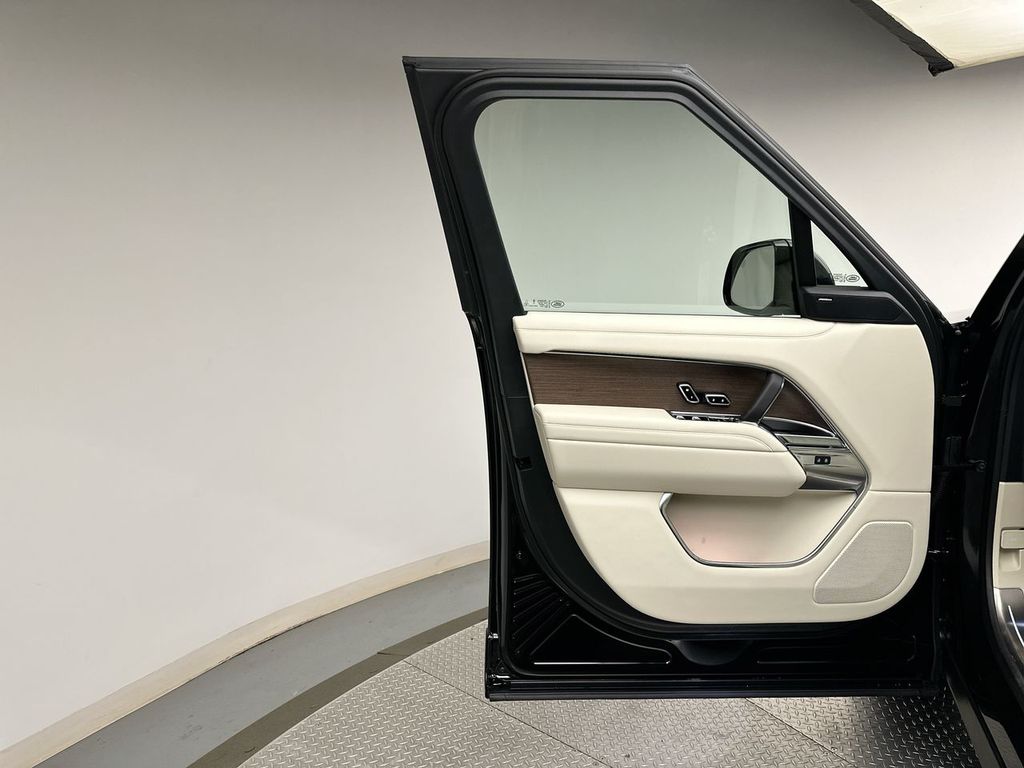 Thumbnail: 2026 Land Rover Range Rover - 9