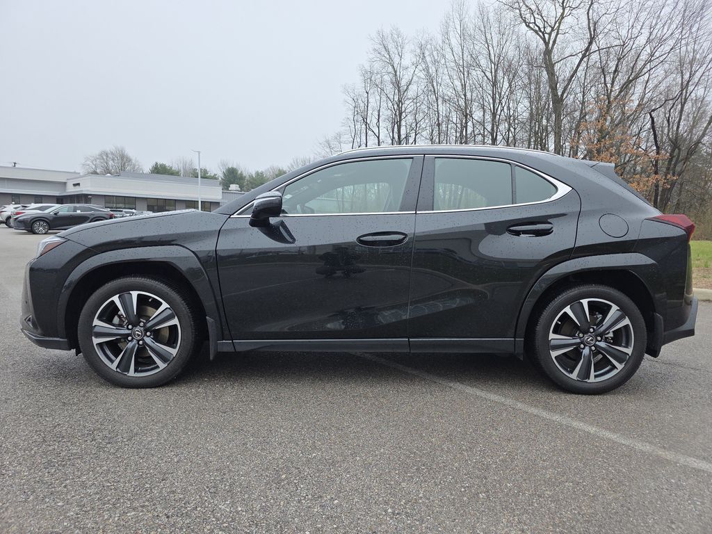 View vehicle photo 5