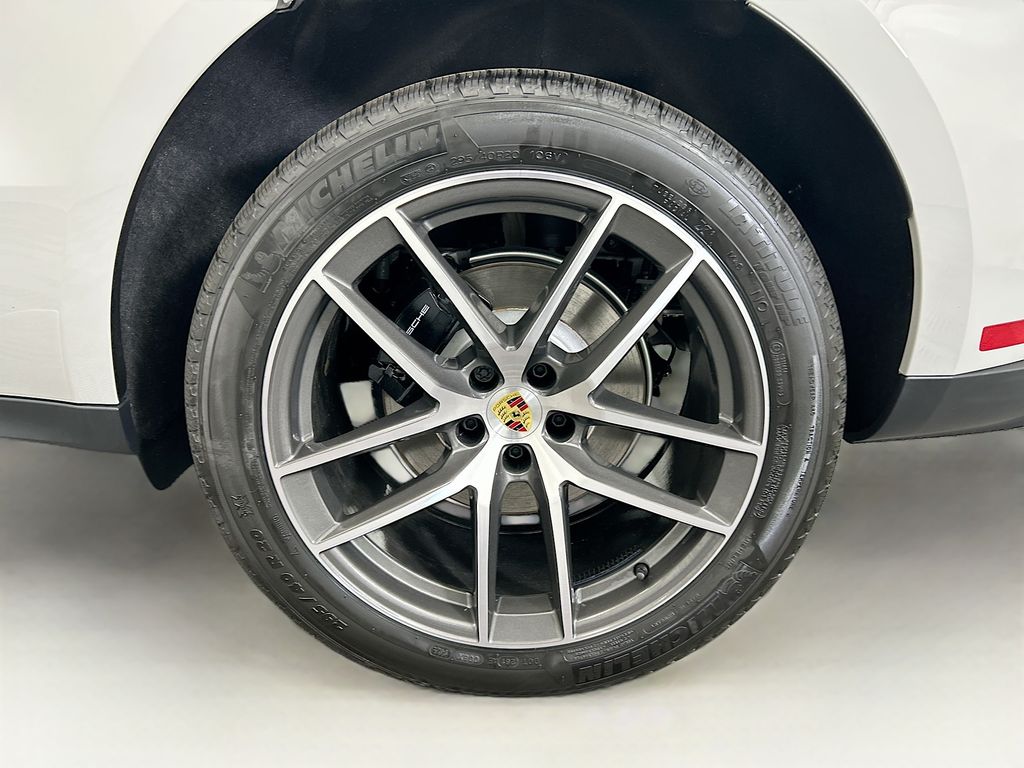 Thumbnail: 2026 Porsche Macan - 32