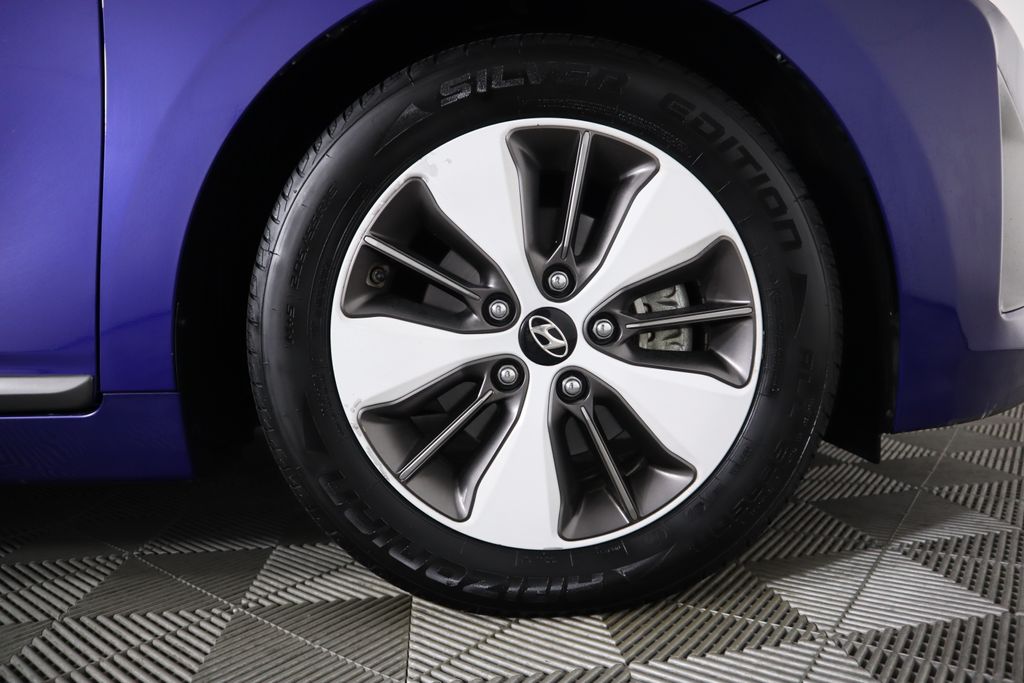 2019 Hyundai Ioniq SE 32