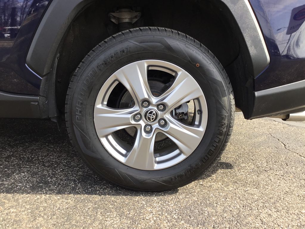 Thumbnail: 2022 Toyota RAV4 - 10