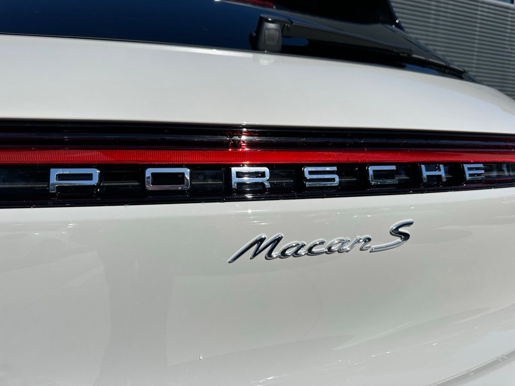 Thumbnail: 2026 Porsche Macan - 14