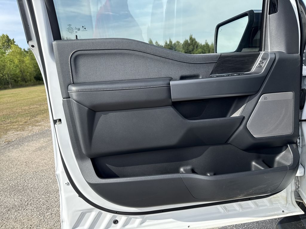 2025 Ford F-150 Lariat - 8