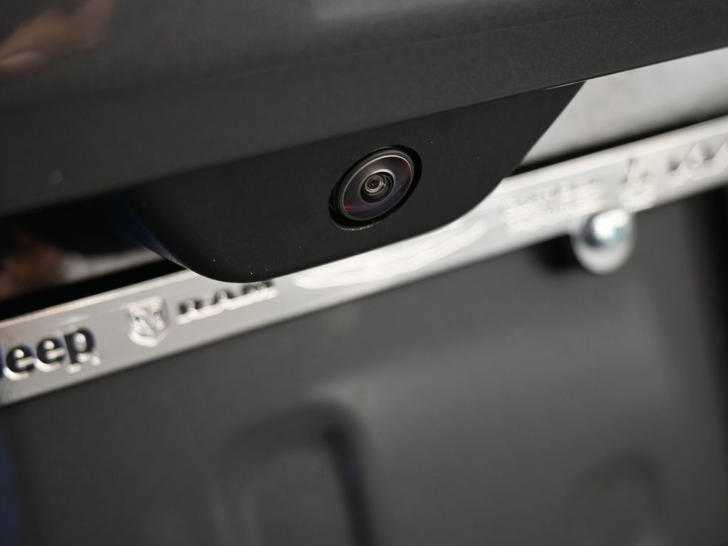 New 2026 Baltic Gray Metallic Clearcoat Jeep Laredo image 34