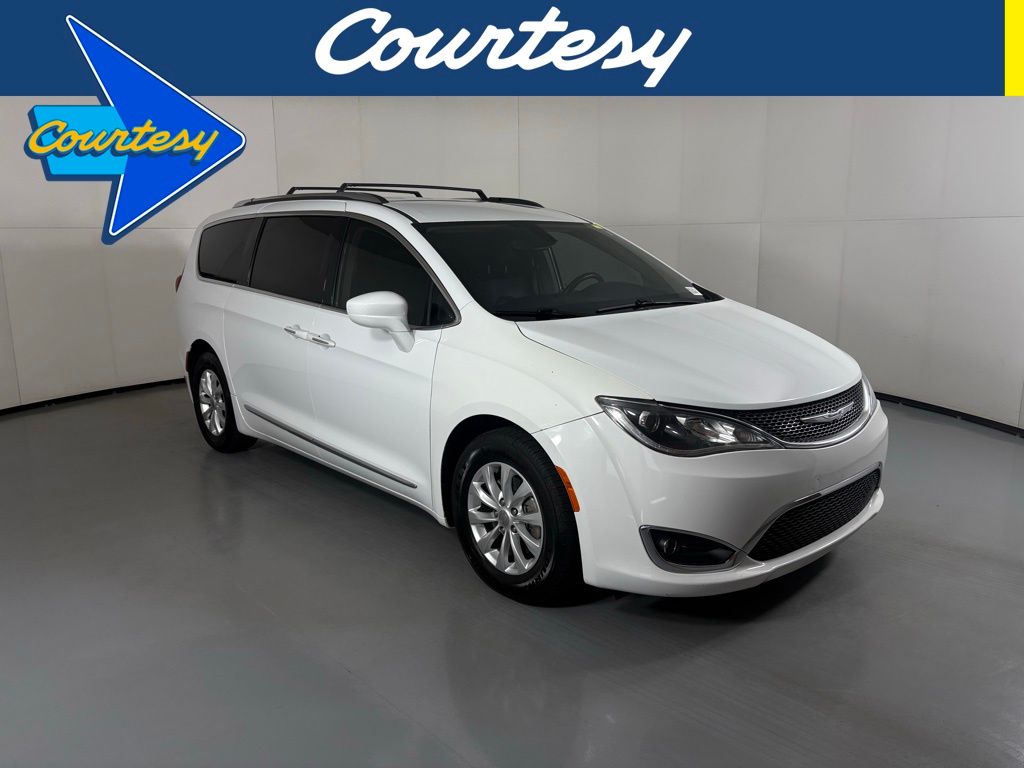 Bright White Clearcoat 2019 Chrysler Pacifica Touring L FWD Minivan Front-Wheel Drive 9-Speed Automatic