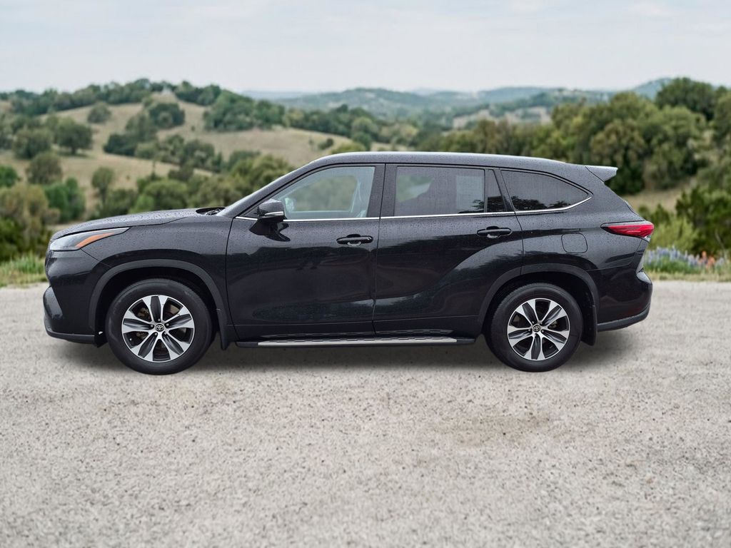 Used Car 2022 Toyota Highlander  Xle For Sale Under $30,000 In Austin, Texas