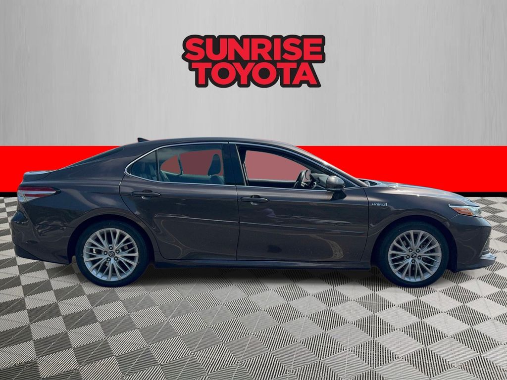 Used 2018 Toyota Camry Hybrid Sedan