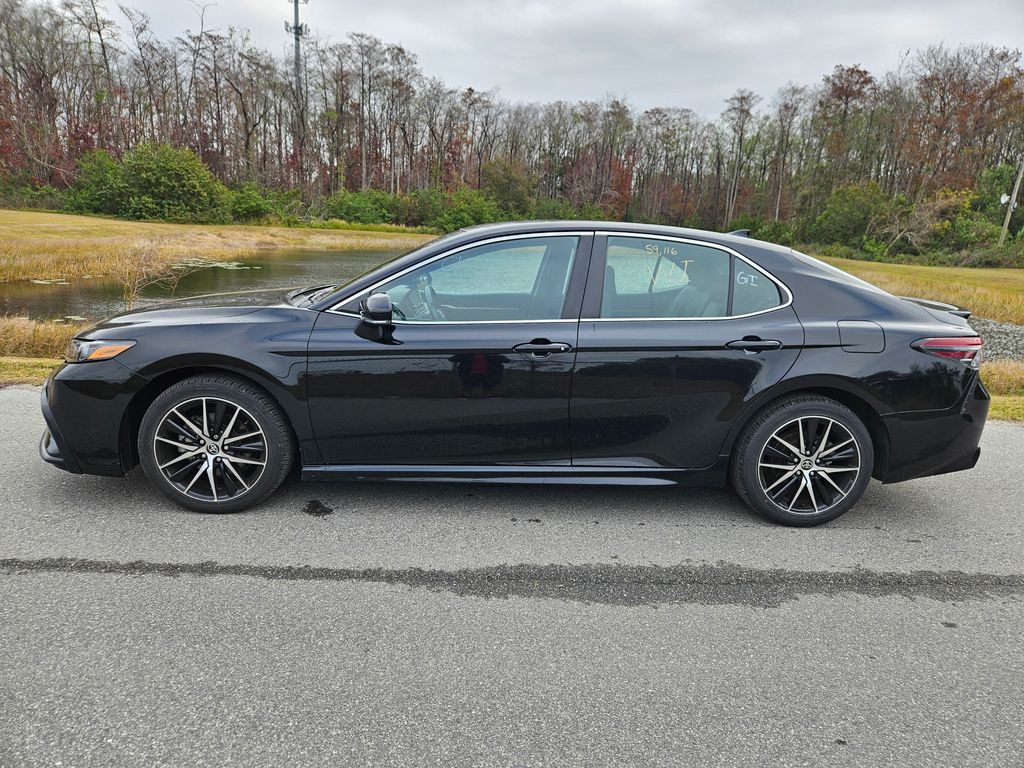 2023 Toyota Camry SE 2