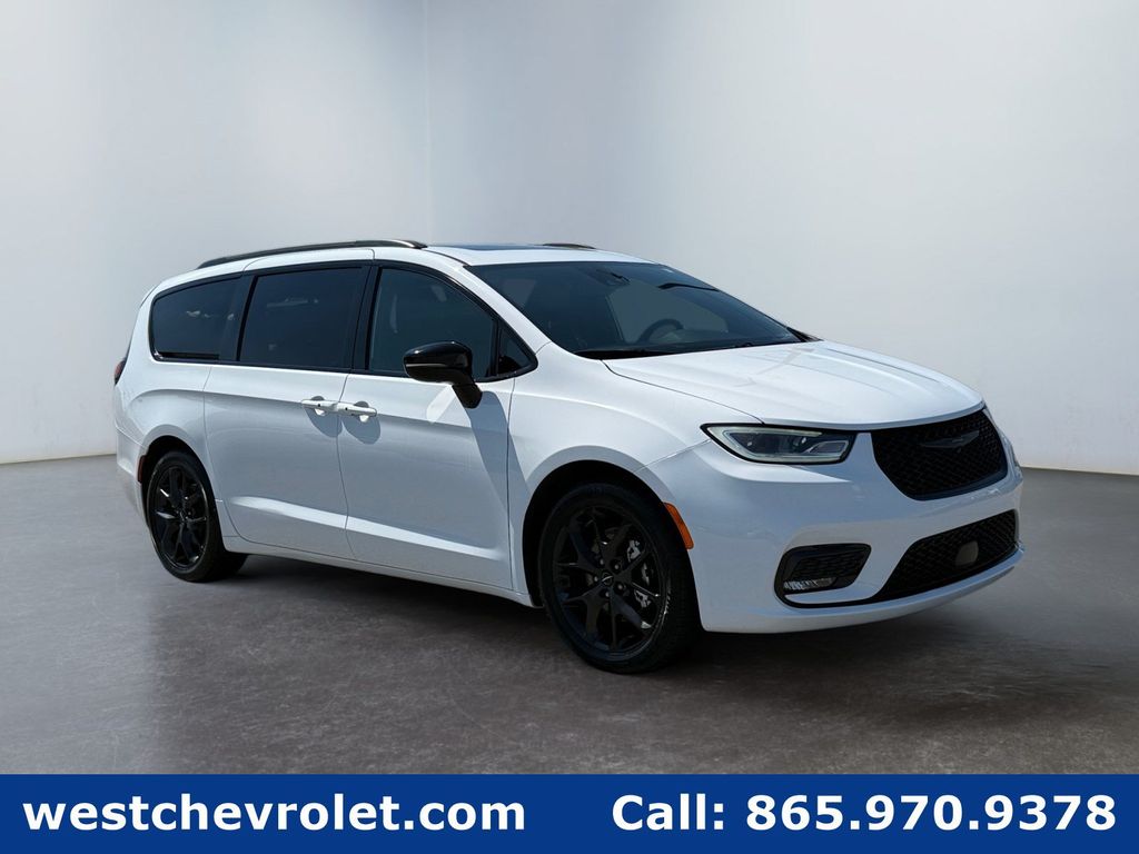 2025 Chrysler Pacifica Limited FWD