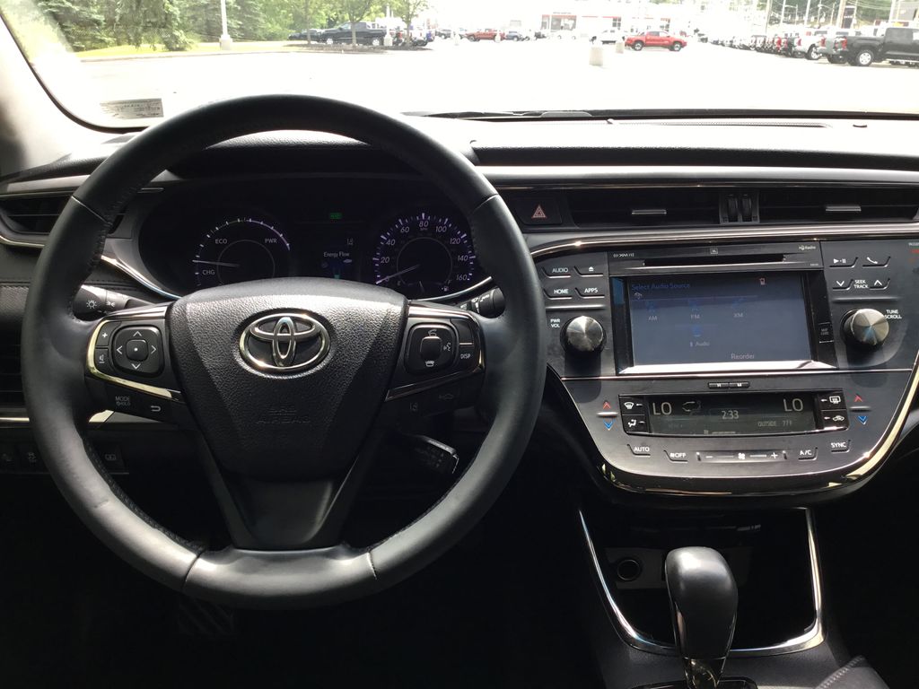 2016 Toyota Avalon Limited 10