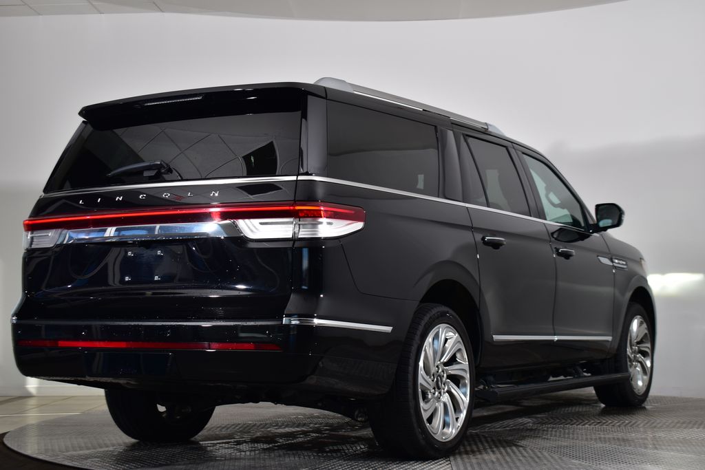 Thumbnail: 2024 Lincoln Navigator L - 5