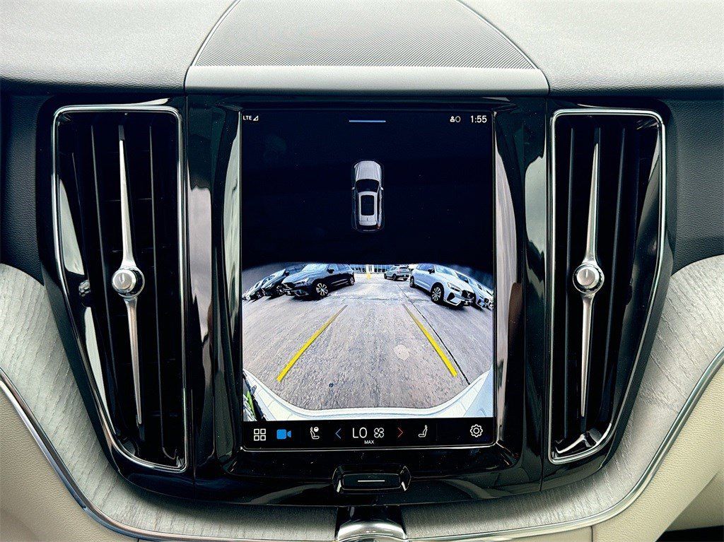 New 2025 Crystal White Volvo T8 Plus image 14