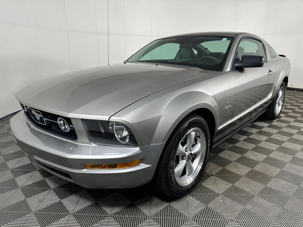 2008 Ford Mustang V6 Deluxe's photo
