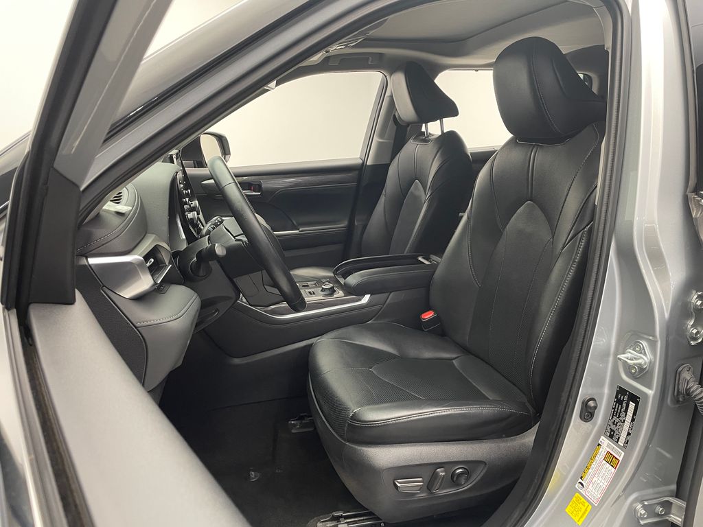 2021 Toyota Highlander Limited 13