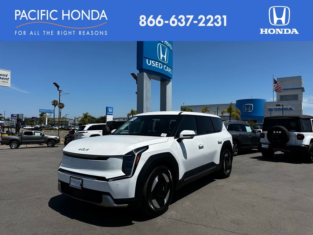 Snow White Pearl 2024 Kia EV9 Light Long Range RWD SUV / Crossover Rear-Wheel Drive 1-Speed Automatic