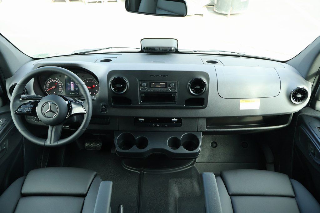 Thumbnail: 2026 Mercedes-Benz Sprinter - 4