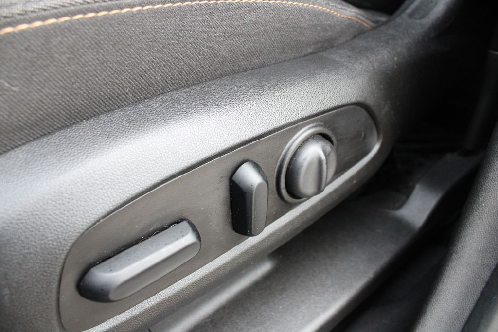 Used 2021 Blue Chevrolet LT image 3