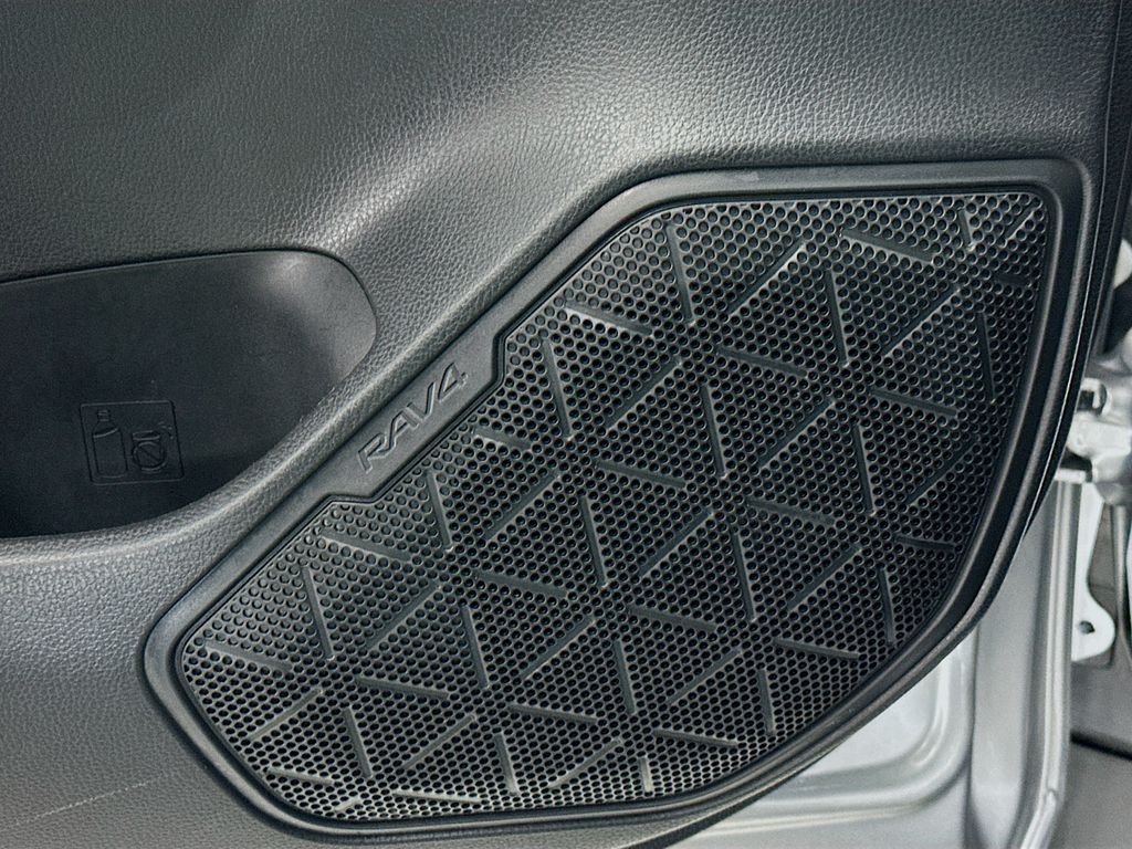 Thumbnail: 2025 Toyota RAV4 - 18