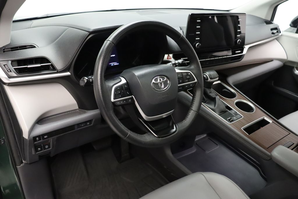 Thumbnail: 2021 Toyota Sienna - 15