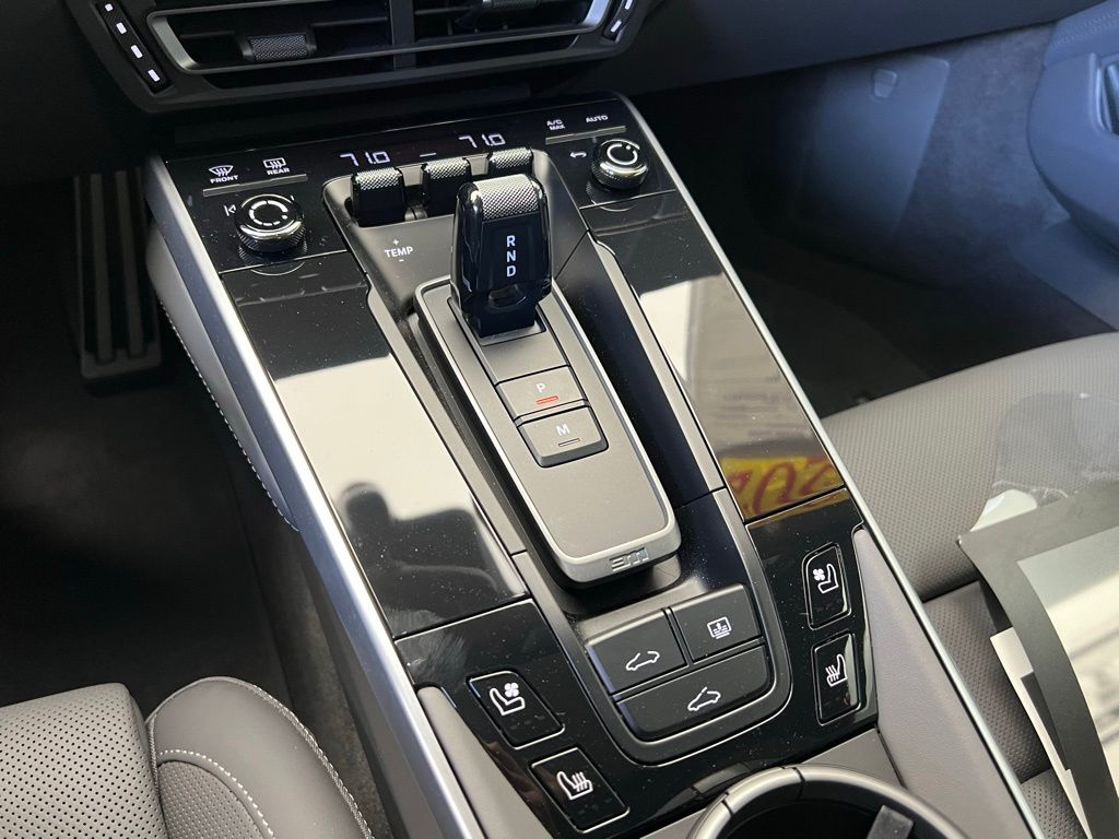 Thumbnail: 2024 Porsche 911 - 11